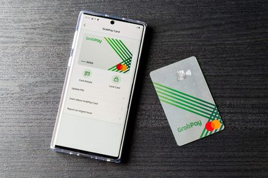 Grab-credit-card