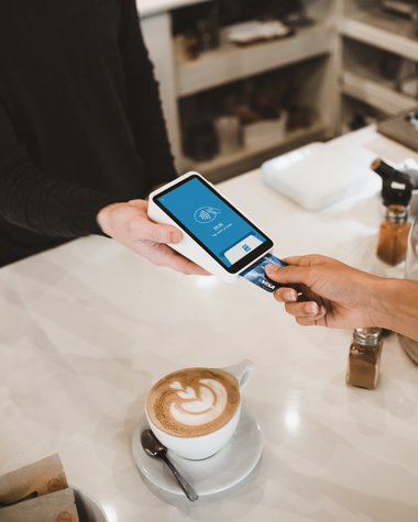 Pagamento contactless al bar