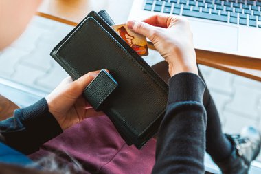 portafoglio con carta di credito